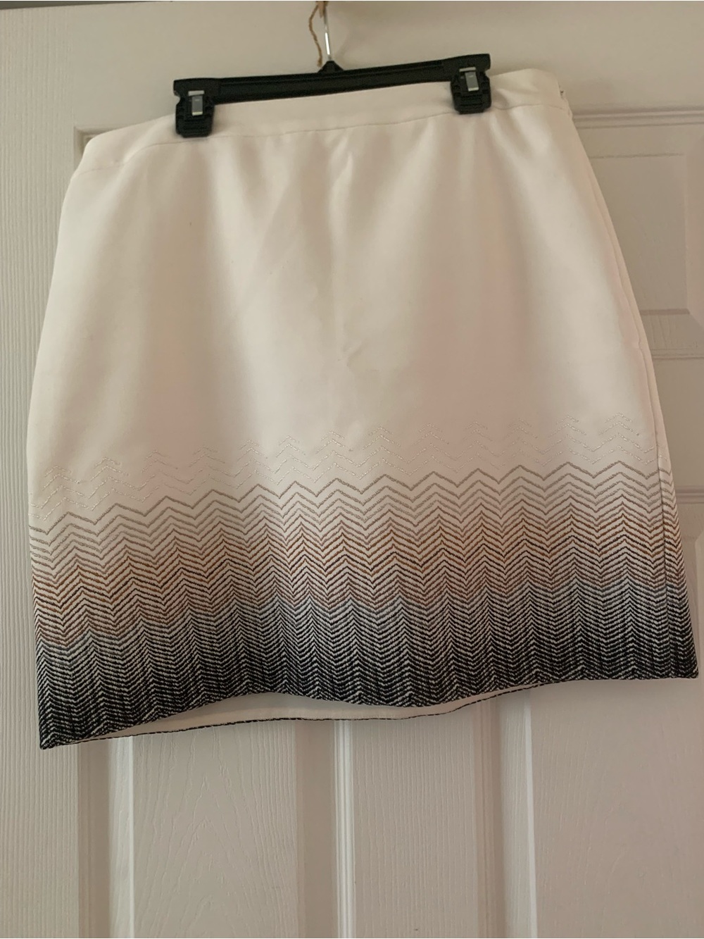White House Black Market White to Black Ombre Chevron Mini Skirt